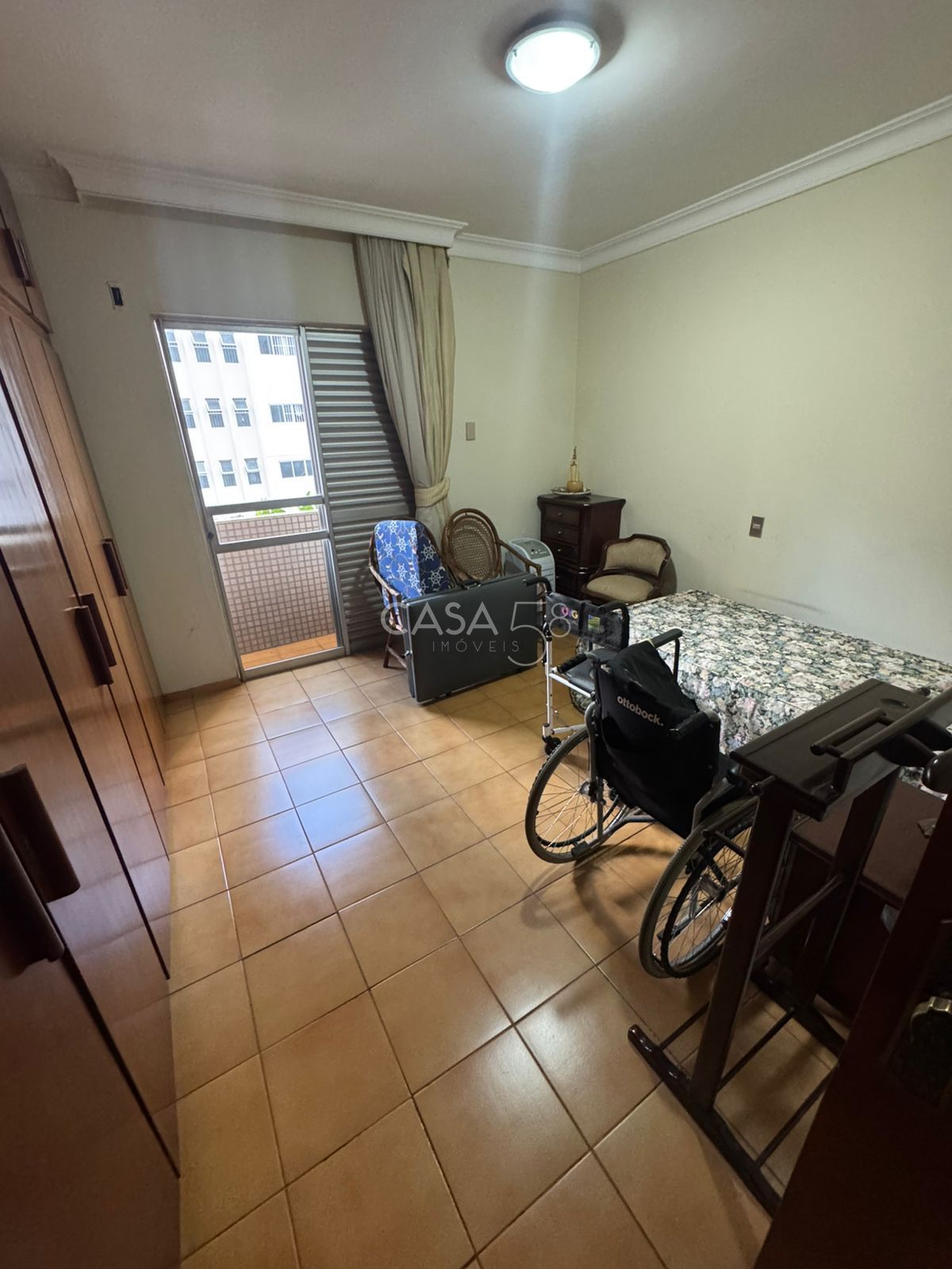 Apartamento à Venda - 4 Quartos - 1 Suíte com 214 m² - Goiânia - GO