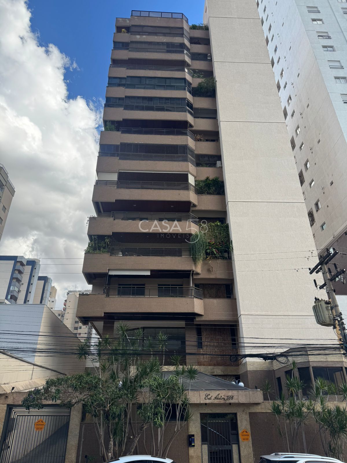 Apartamento à Venda - 4 Quartos - 1 Suíte com 214 m² - Goiânia - GO