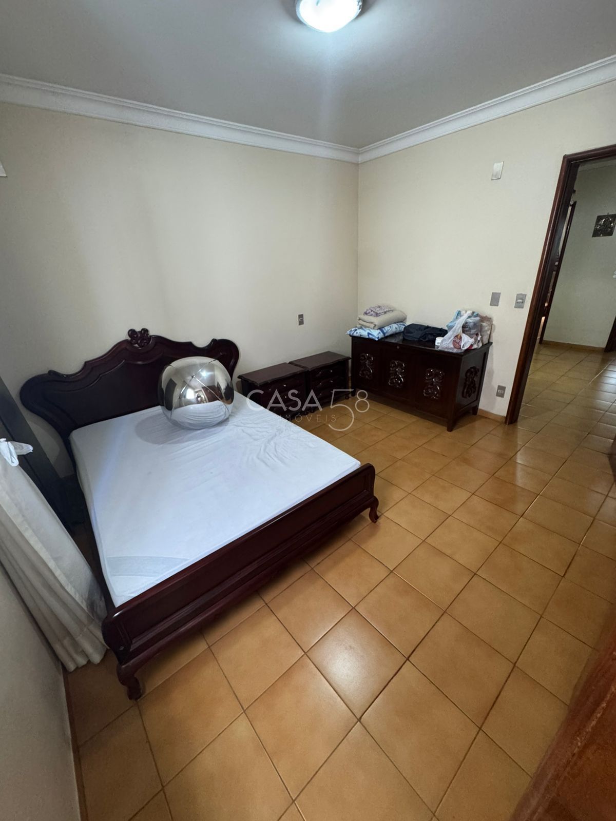 Apartamento à Venda - 4 Quartos - 1 Suíte com 214 m² - Goiânia - GO