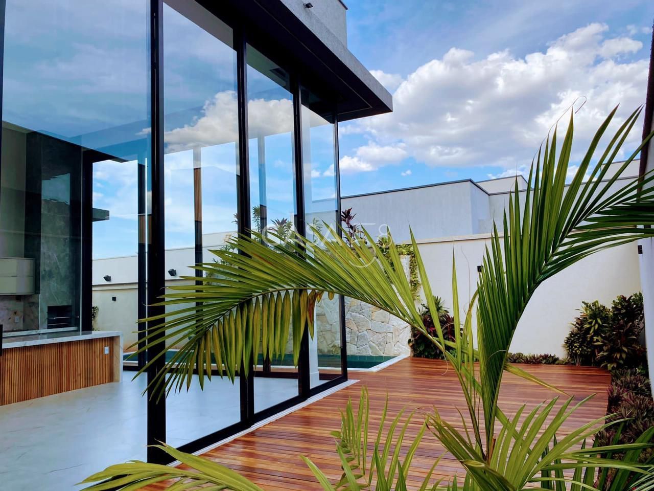 Casa Térrea Mobiliada e Decorada em Goiânia – Piscina Aquecida - 3 Suítes