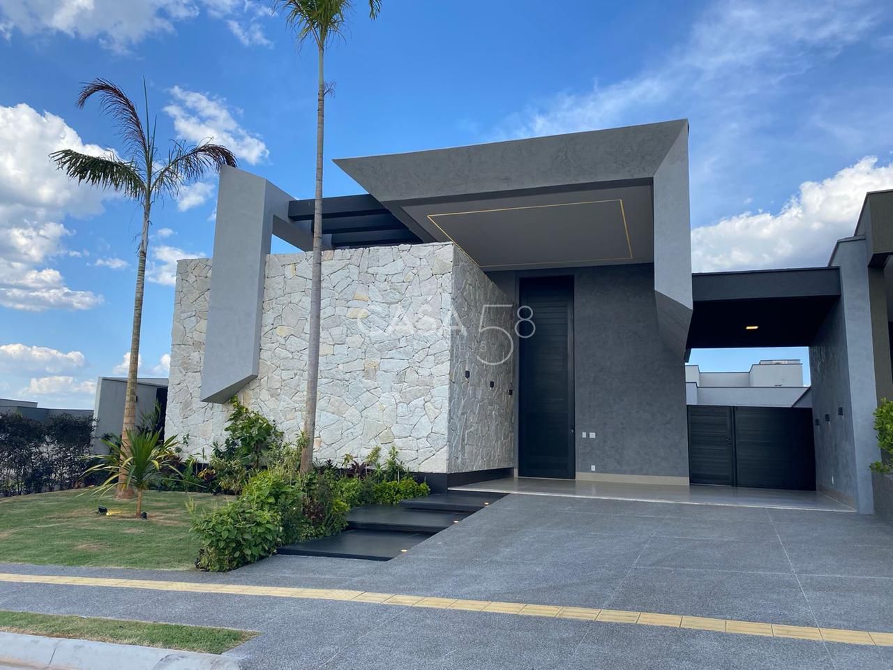 Casa Térrea Mobiliada e Decorada em Goiânia – Piscina Aquecida - 3 Suítes