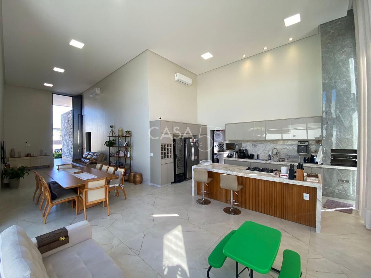 Casa Térrea Mobiliada e Decorada em Goiânia – Piscina Aquecida - 3 Suítes