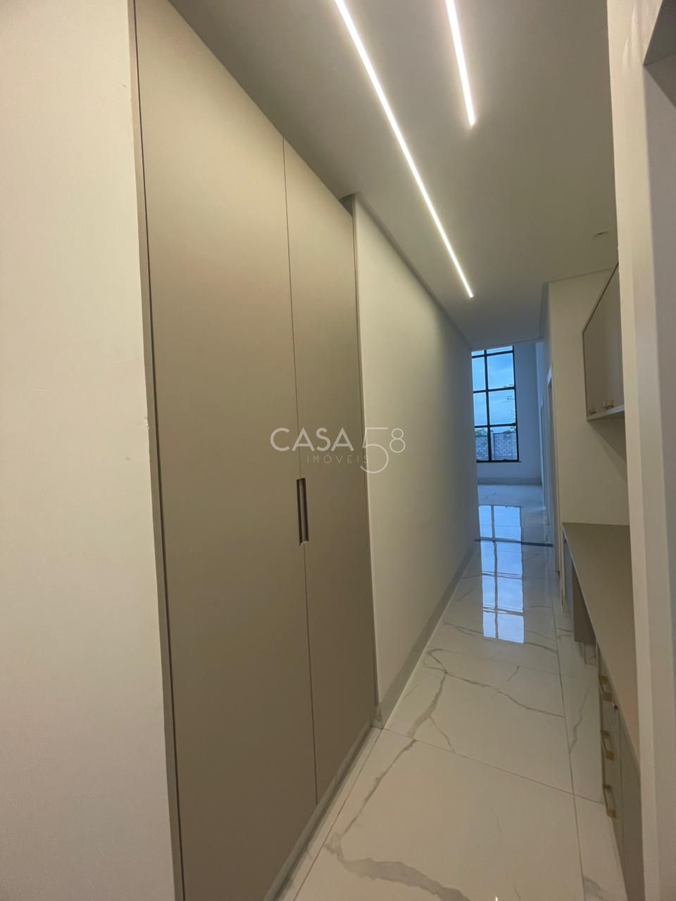 Casa de Alto Padrão com 4 Suítes e 235m², Portal do Sol Garden, Varanda