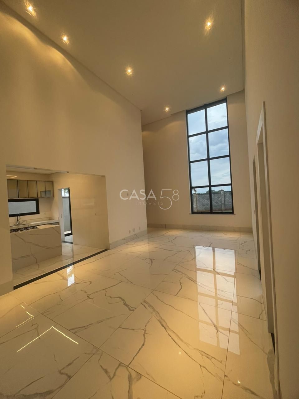 Casa de Alto Padrão com 4 Suítes e 235m², Portal do Sol Garden, Varanda