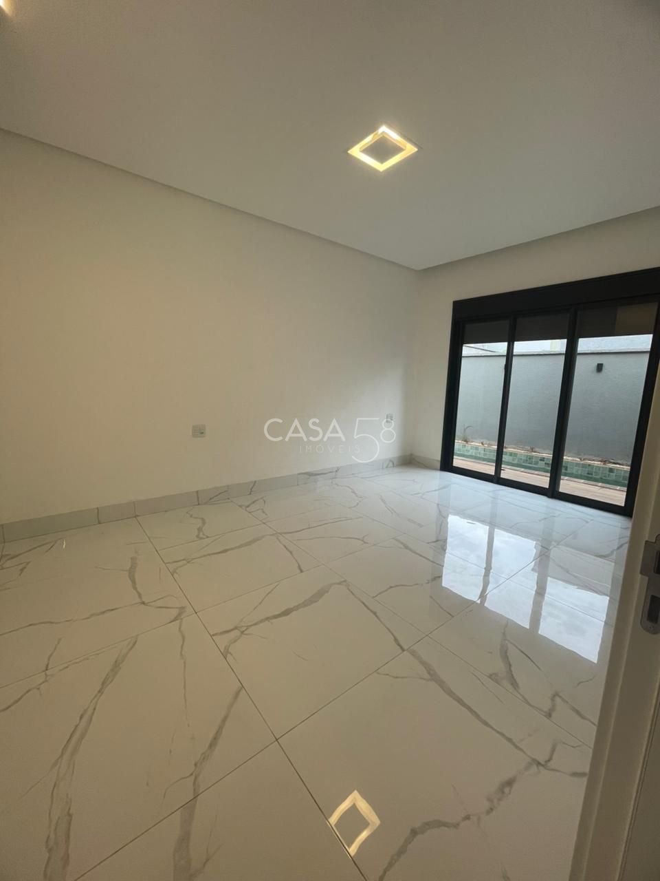 Casa de Alto Padrão com 4 Suítes e 235m², Portal do Sol Garden, Varanda