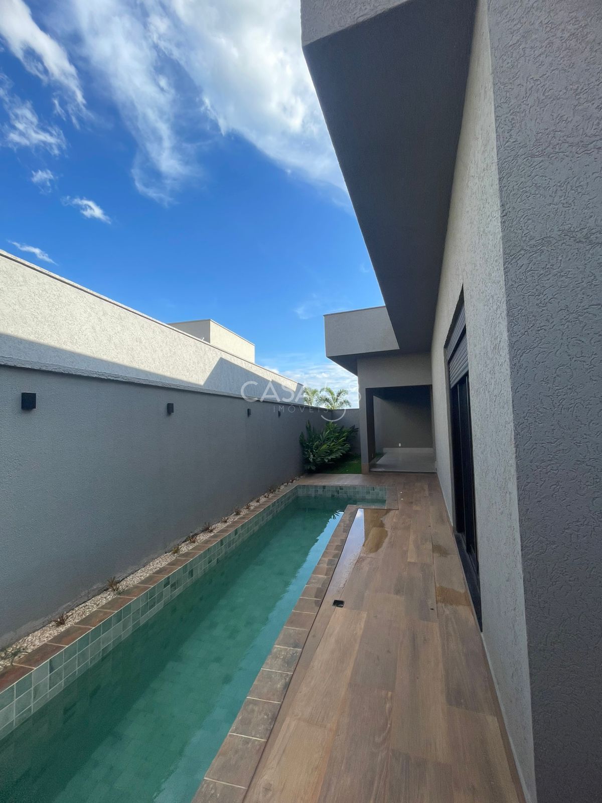 Casa de Alto Padrão com 4 Suítes e 235m², Portal do Sol Garden, Varanda