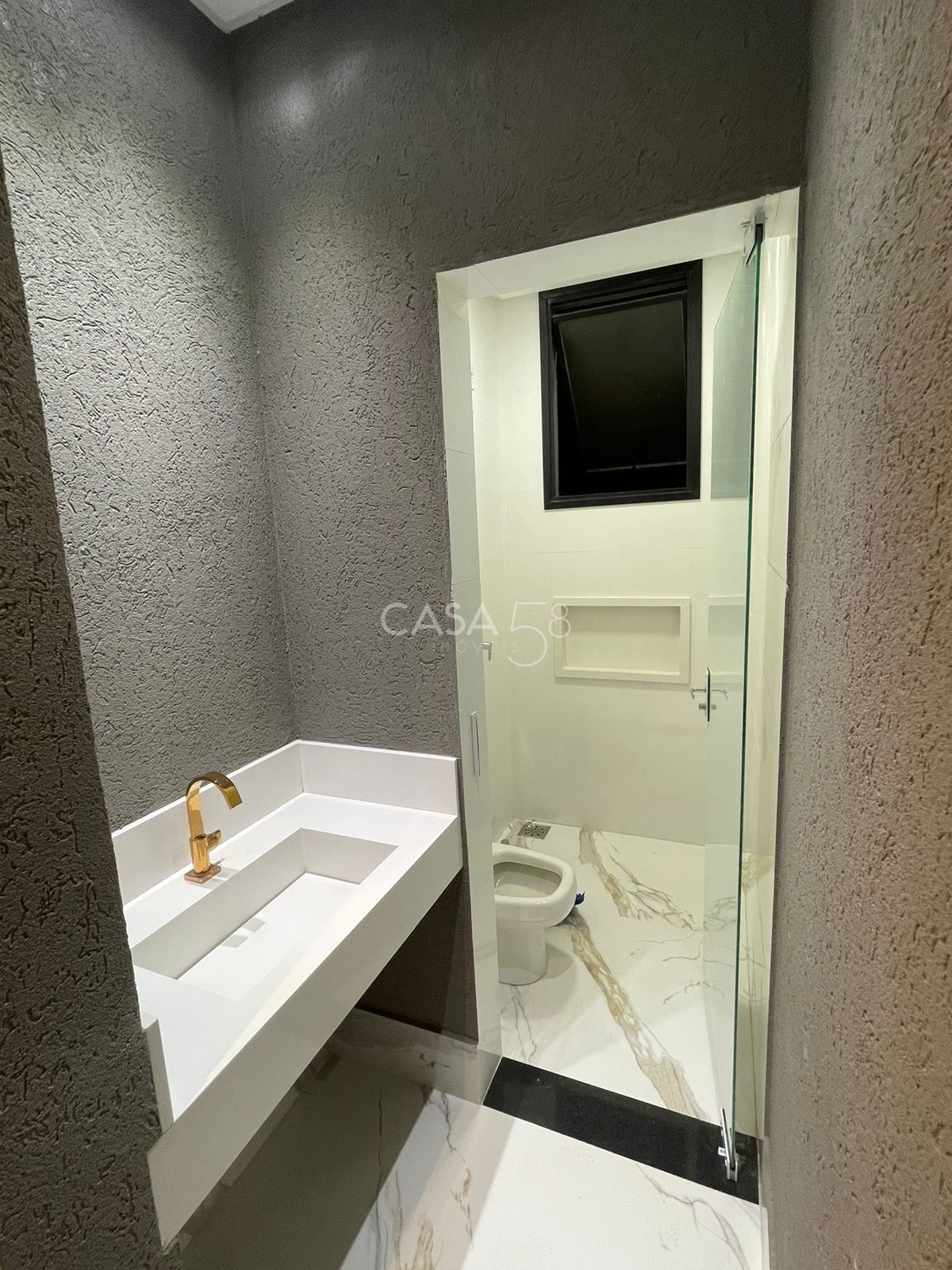 Sobrado de Luxo com 4 Suítes, Office e Lazer Completo - 325m²