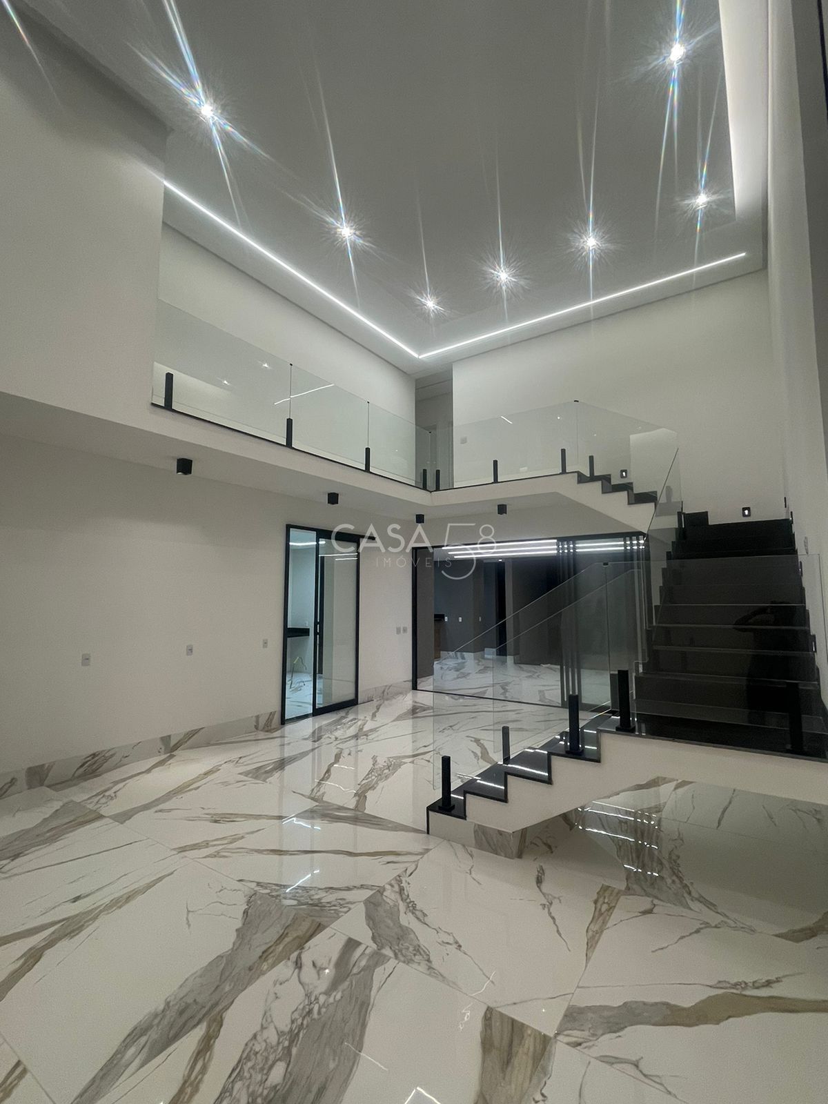 Sobrado de Luxo com 4 Suítes, Office e Lazer Completo - 325m²