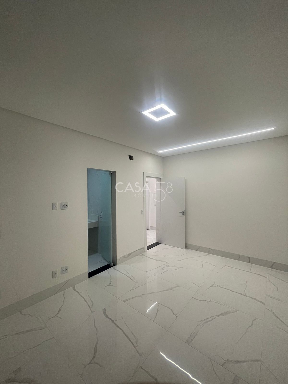 Sobrado de Luxo com 4 Suítes, Office e Lazer Completo - 325m²