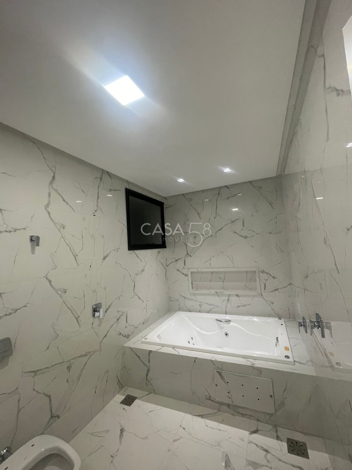 Sobrado de Luxo com 4 Suítes, Office e Lazer Completo - 325m²