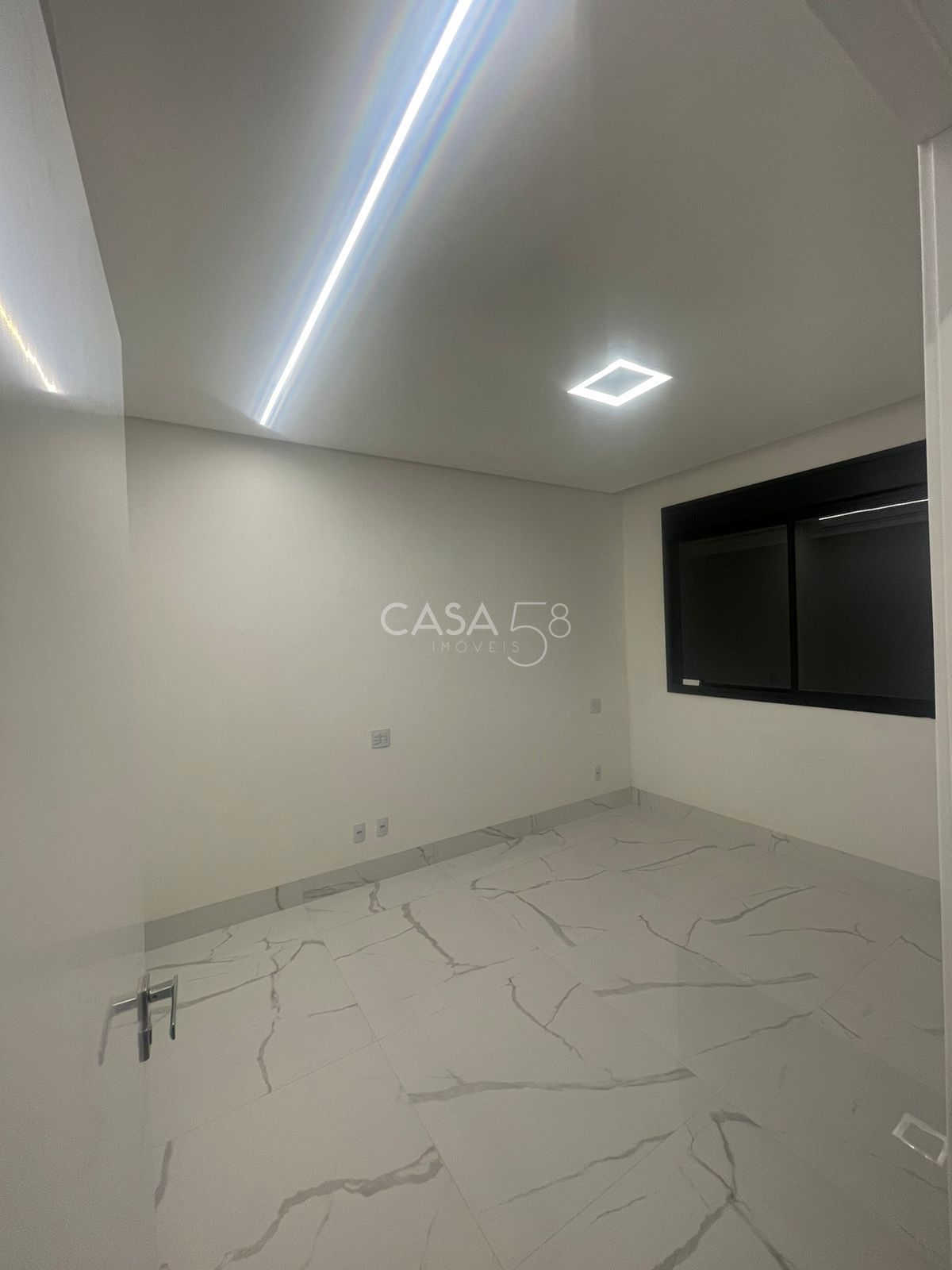 Sobrado de Luxo com 4 Suítes, Office e Lazer Completo - 325m²