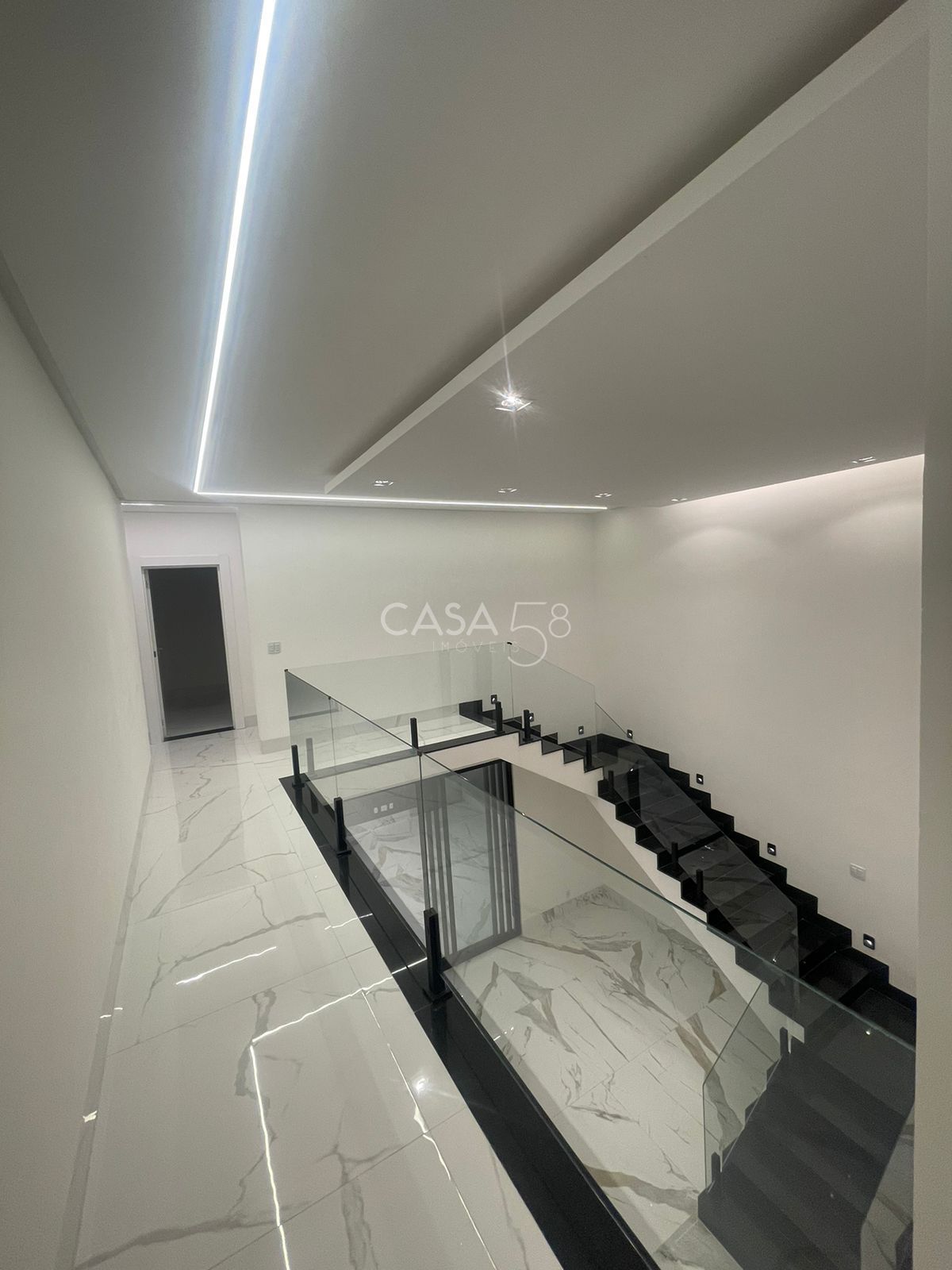 Sobrado de Luxo com 4 Suítes, Office e Lazer Completo - 325m²