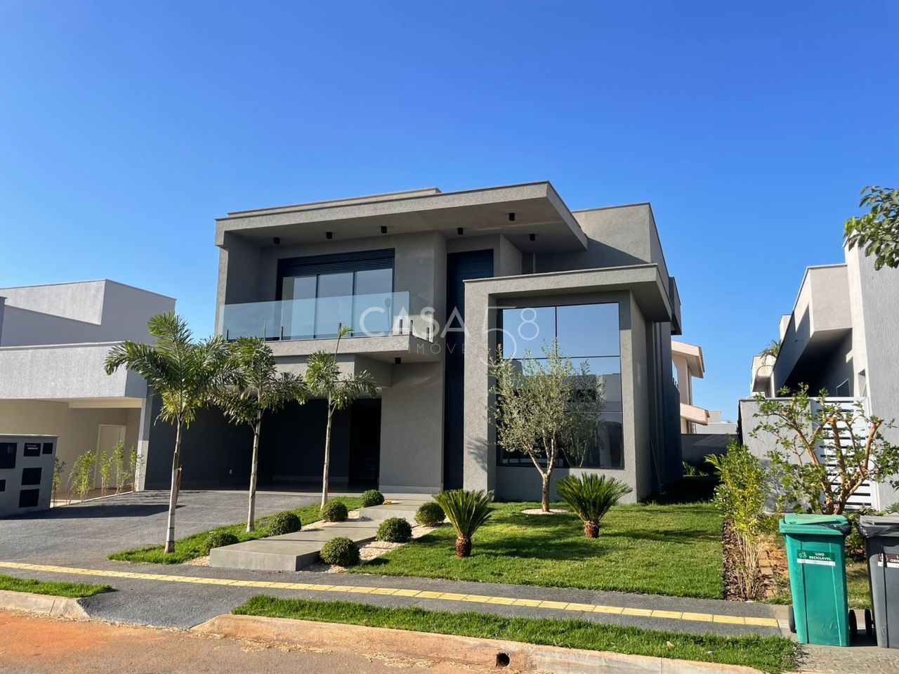 Sobrado de Luxo com 4 Suítes, Office e Lazer Completo - 325m²