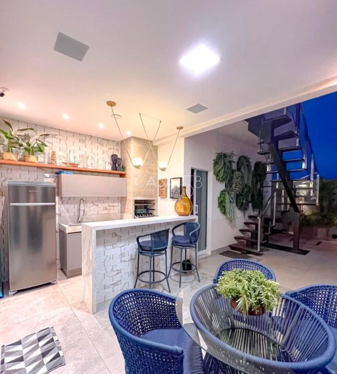 Casa Térrea à Venda no Jardins Nápoles – 3 Quartos, Piscina e Semi-Mobiliada