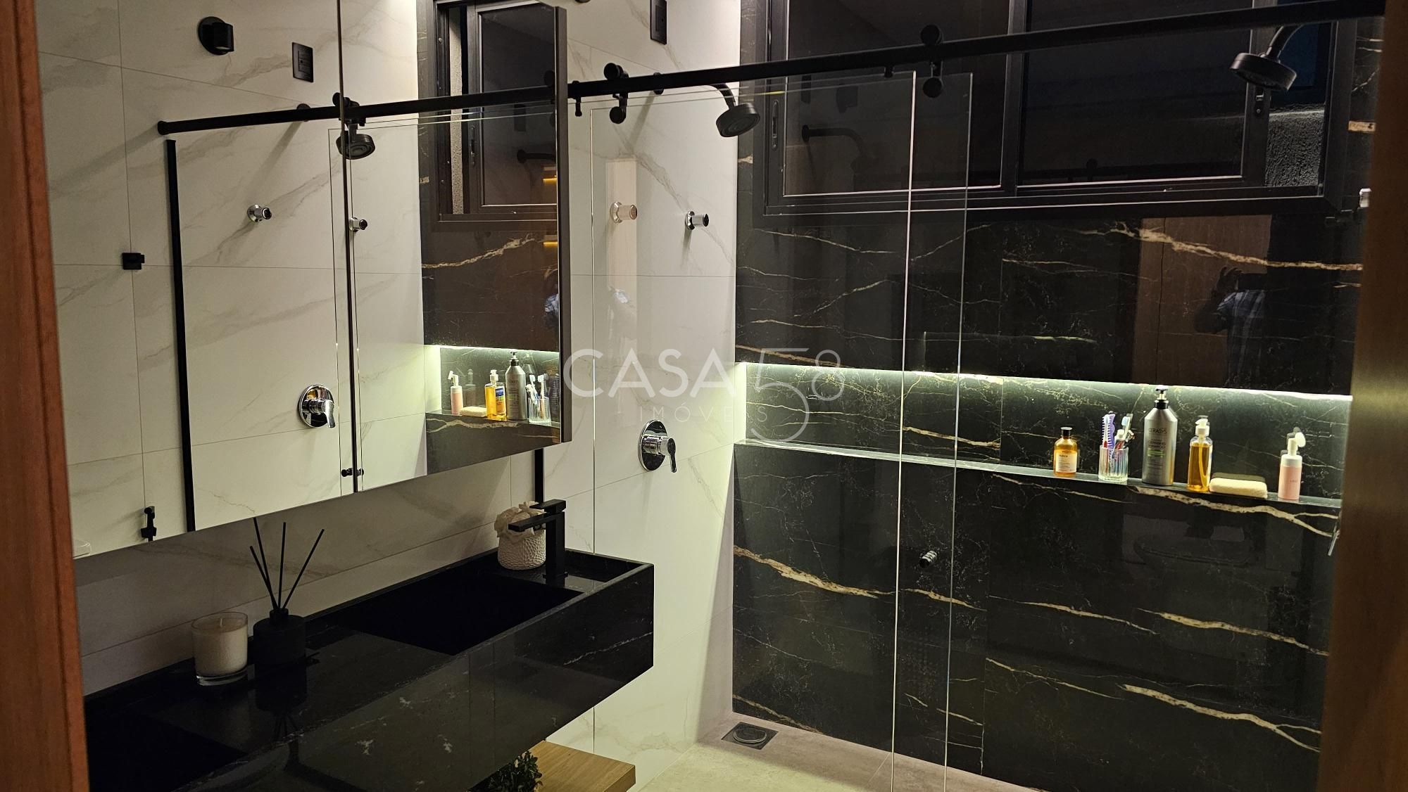 Casa Térrea no Jardins Nápoles – 3 Suítes Energia Fotovoltaica e Aceita Permuta