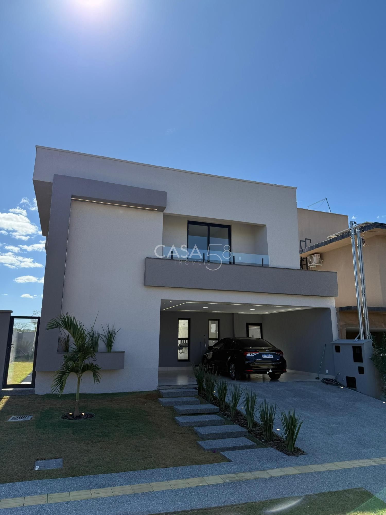 Sobrado no Jardins Porto – 4 Suítes, Frente para Reserva e Vista Permanente