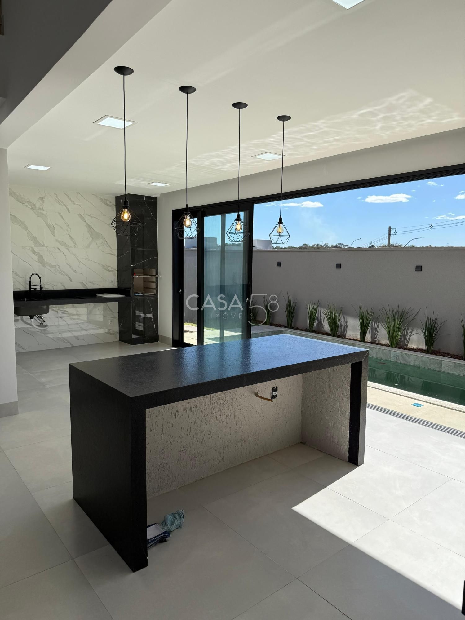 Sobrado no Jardins Porto – 4 Suítes, Frente para Reserva e Vista Permanente