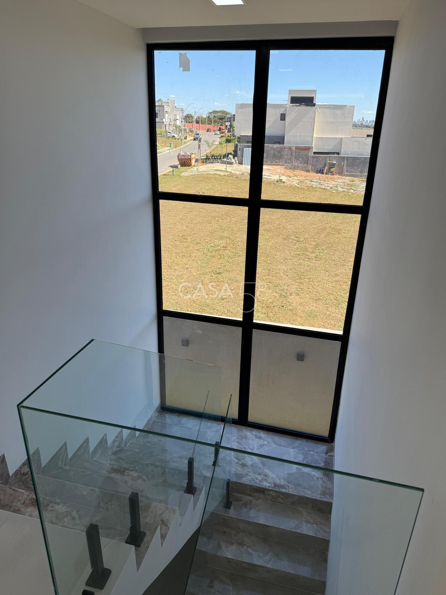 Sobrado no Jardins Porto – 4 Suítes, Frente para Reserva e Vista Permanente