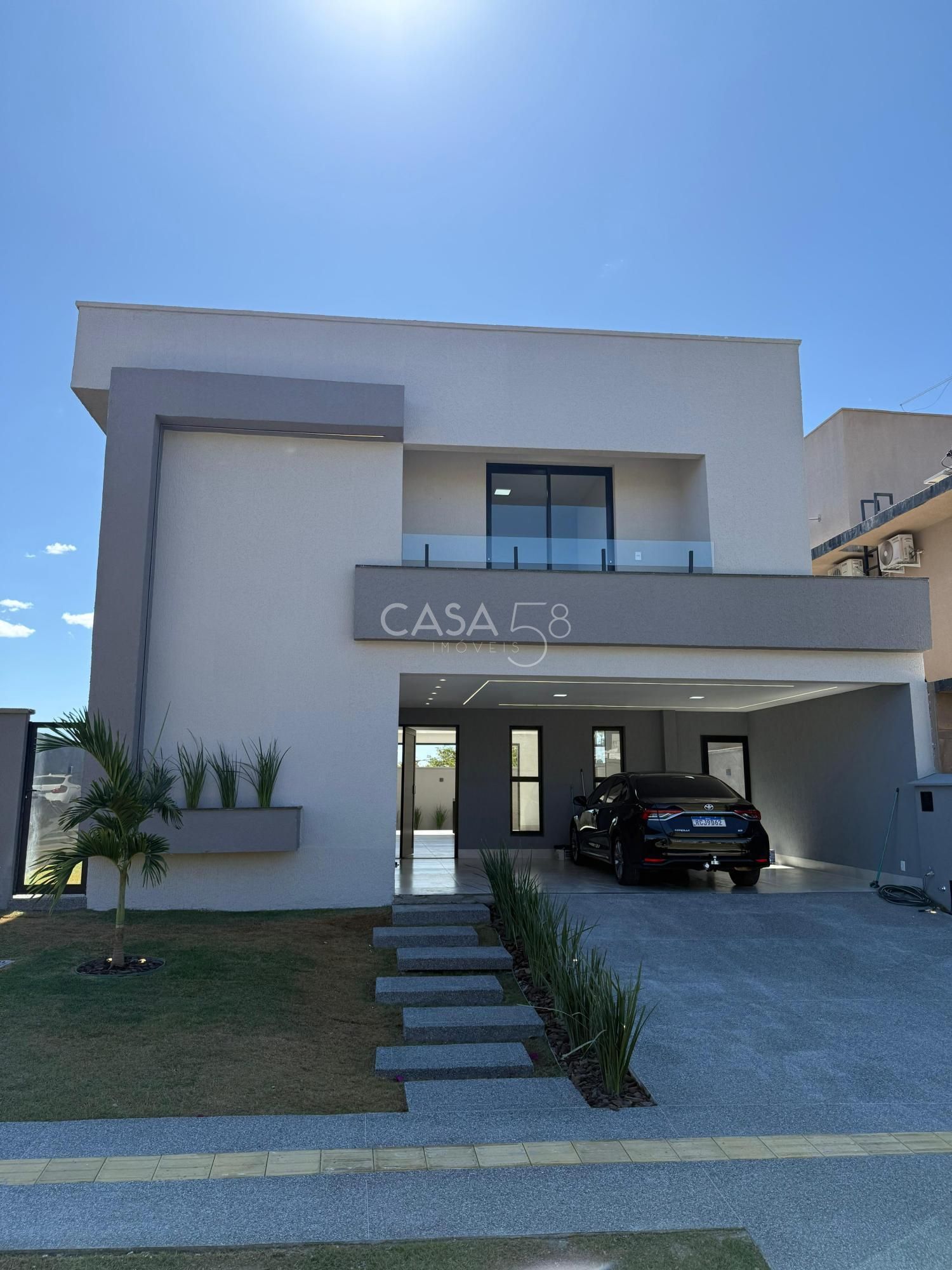 Sobrado no Jardins Porto – 4 Suítes, Frente para Reserva e Vista Permanente