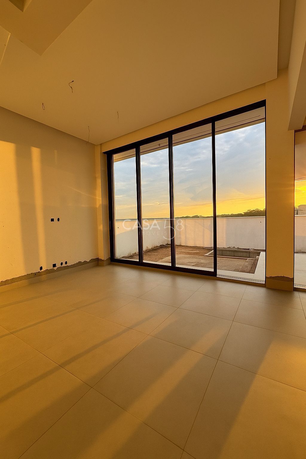 Casa Nascente 242m² com 3 Suítes e Home Office - Lote 360m² - 4 Vagas