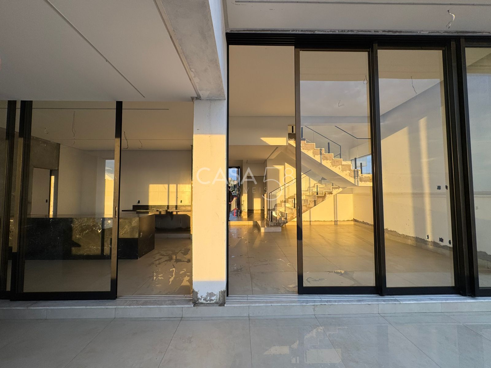 Casa Nascente 242m² com 3 Suítes e Home Office - Lote 360m² - 4 Vagas