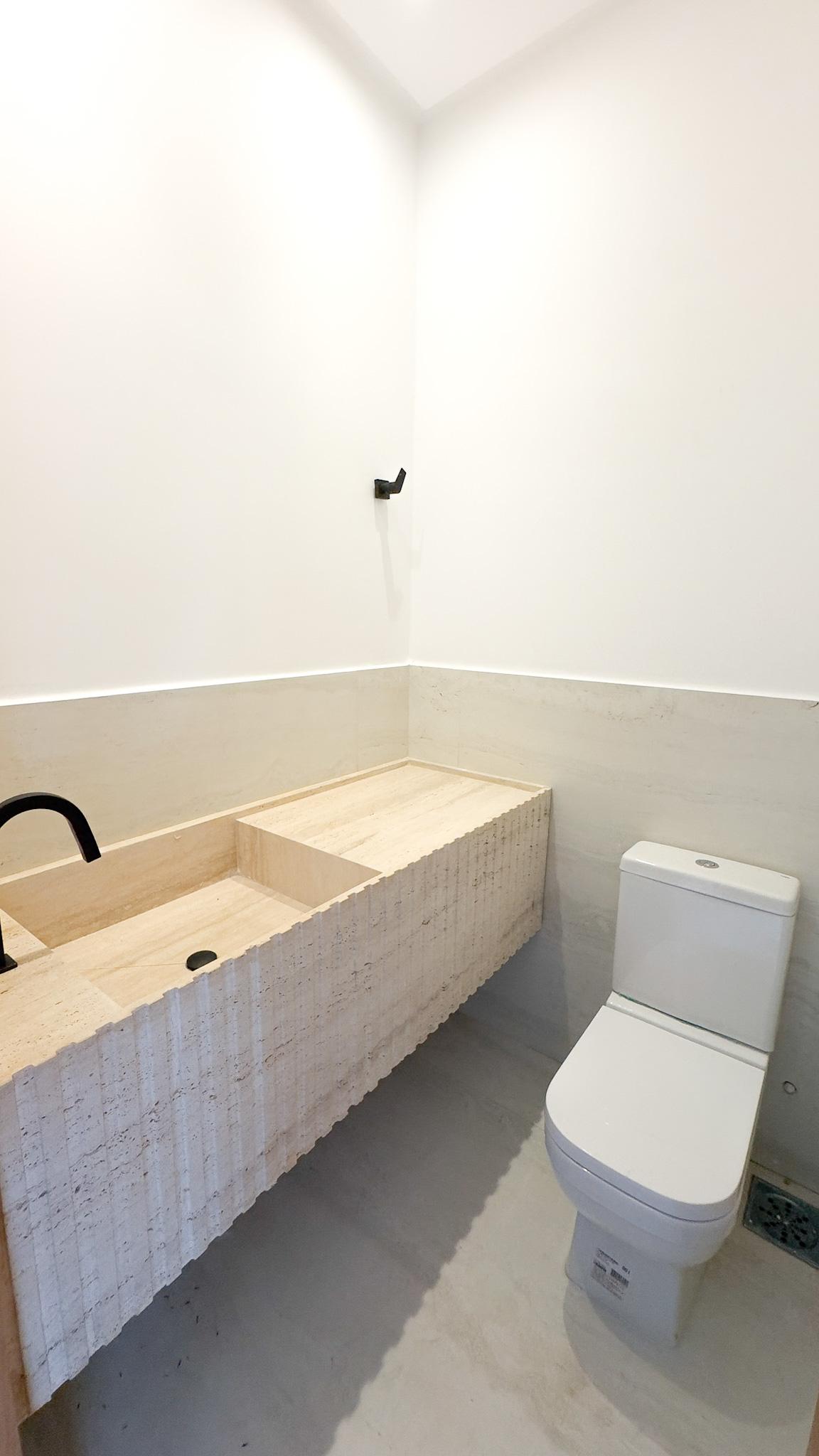 Sobrado de Alto Padrão com 4 Suítes - Condomínio Jardins Capri