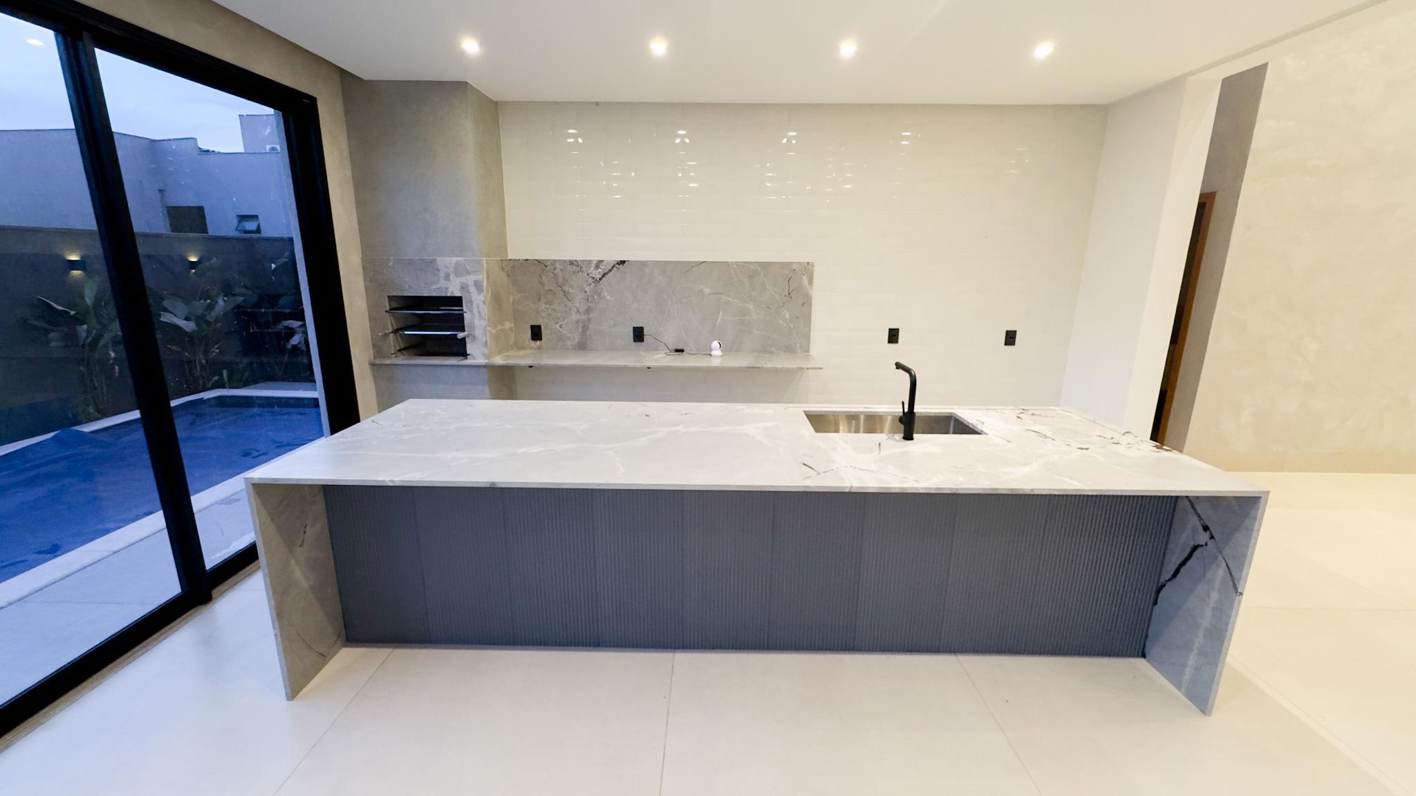 Sobrado de Alto Padrão com 4 Suítes - Condomínio Jardins Capri