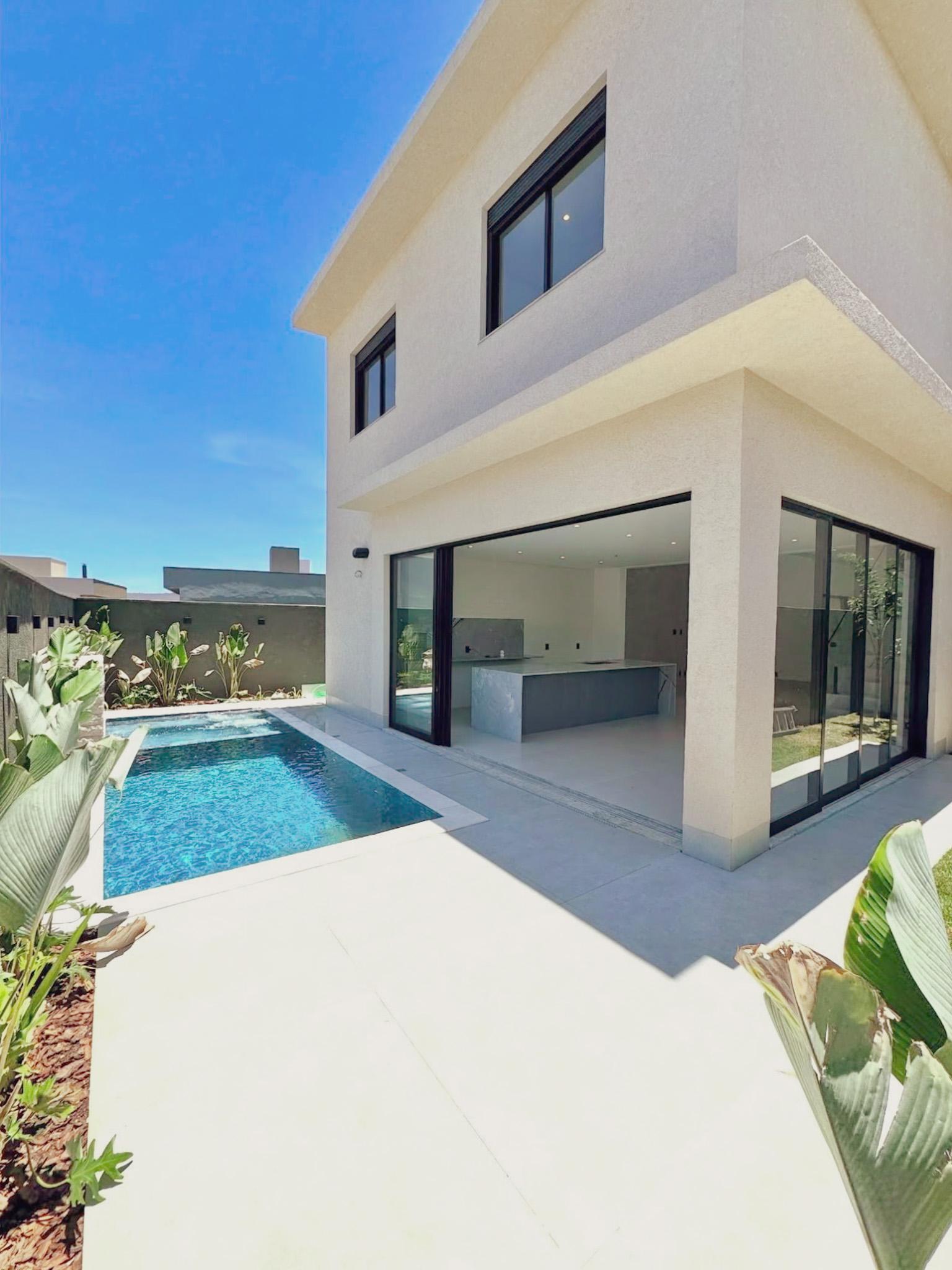 Sobrado de Alto Padrão com 4 Suítes - Condomínio Jardins Capri