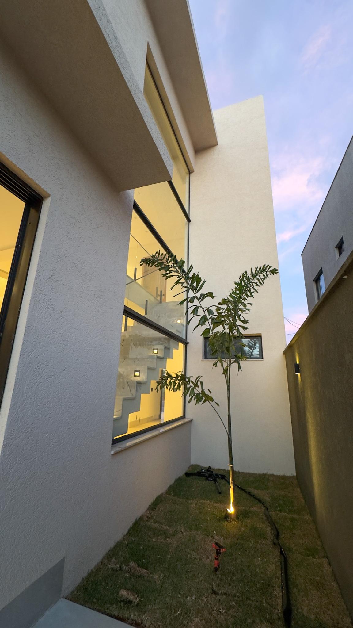 Sobrado de Alto Padrão com 4 Suítes - Condomínio Jardins Capri