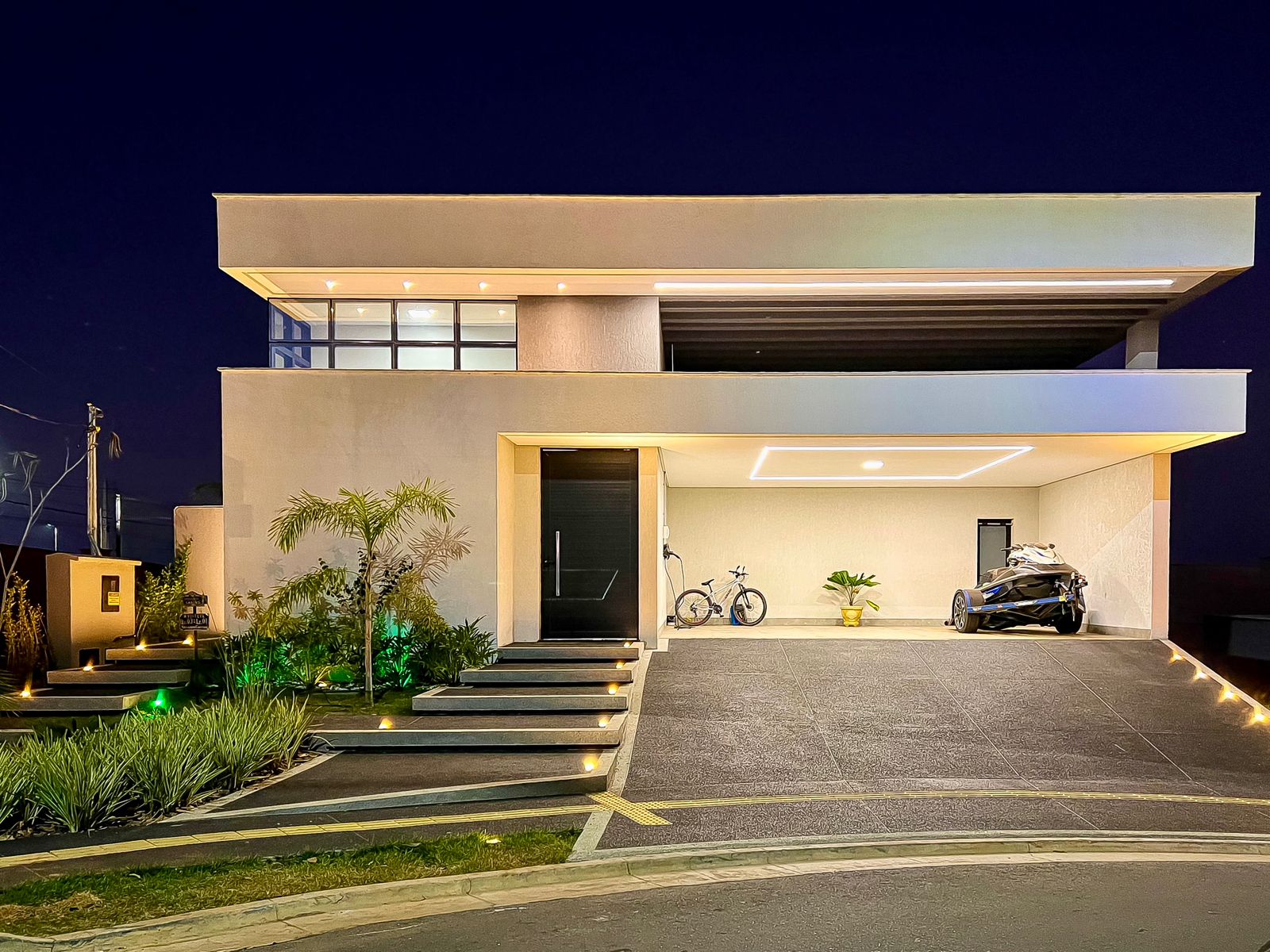 Casa Térrea Alto Padrão no Condomínio Jardins Nápoles - Lote Privilegiado de 463m²