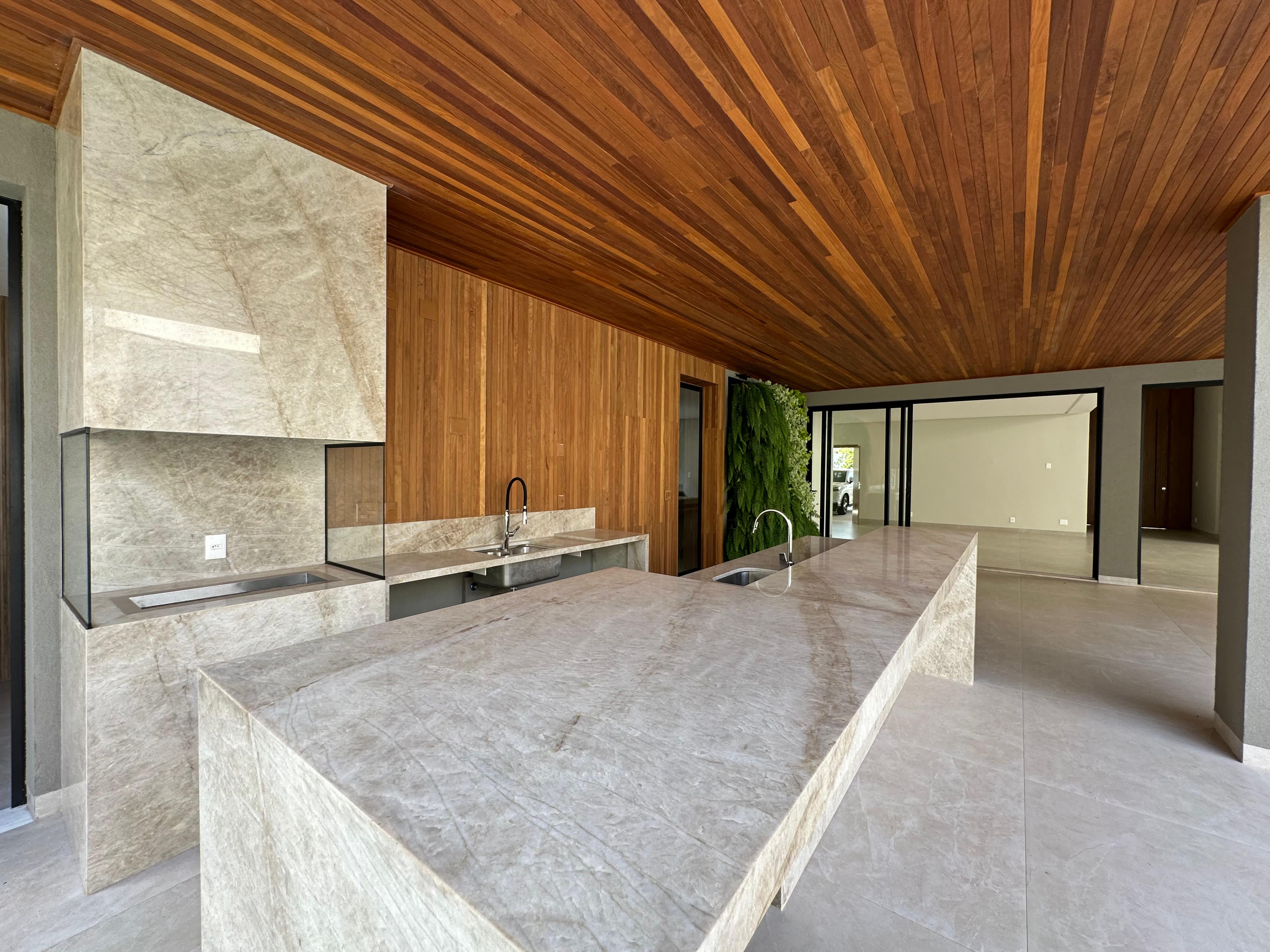 Casa Alto Padrão no Alphaville Flamboyant - 5 Suítes com Piscina
