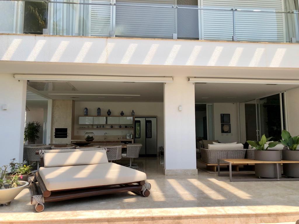 Casa de Alto Luxo no Alphaville Flamboyant - 5 Suítes com Piscina Borda Infinita