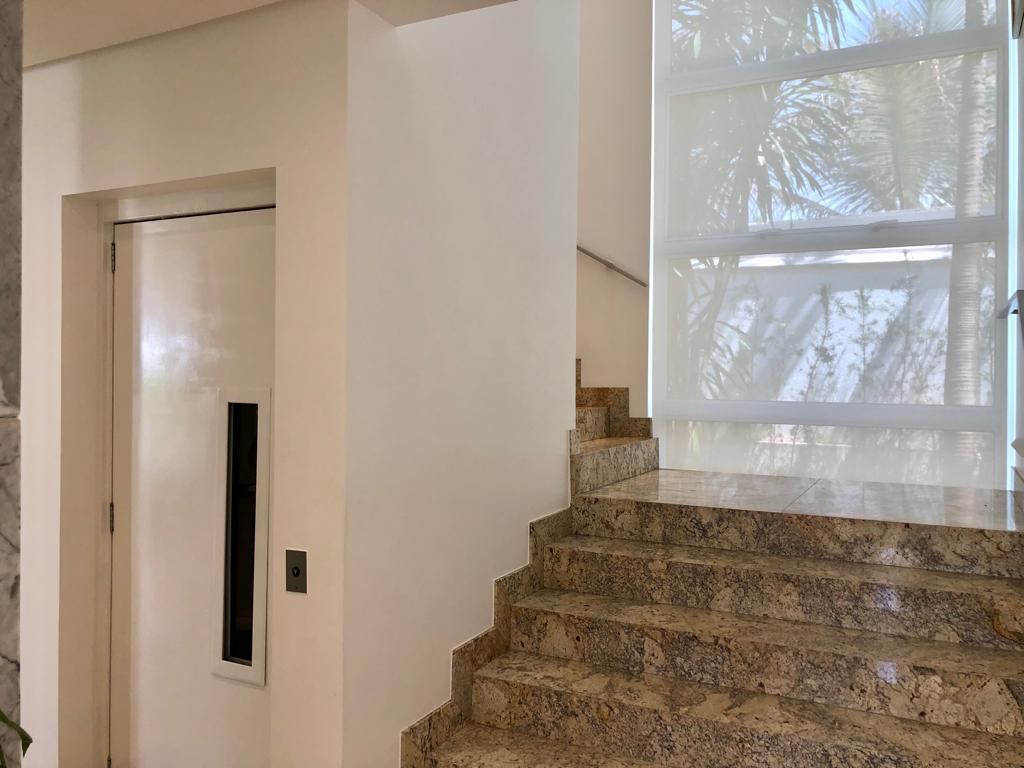 Casa de Alto Luxo no Alphaville Flamboyant - 5 Suítes com Piscina Borda Infinita