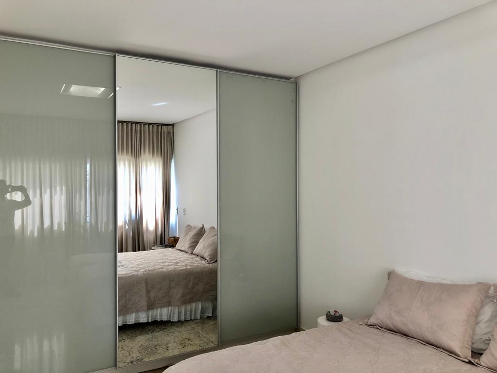 Casa de Alto Luxo no Alphaville Flamboyant - 5 Suítes com Piscina Borda Infinita