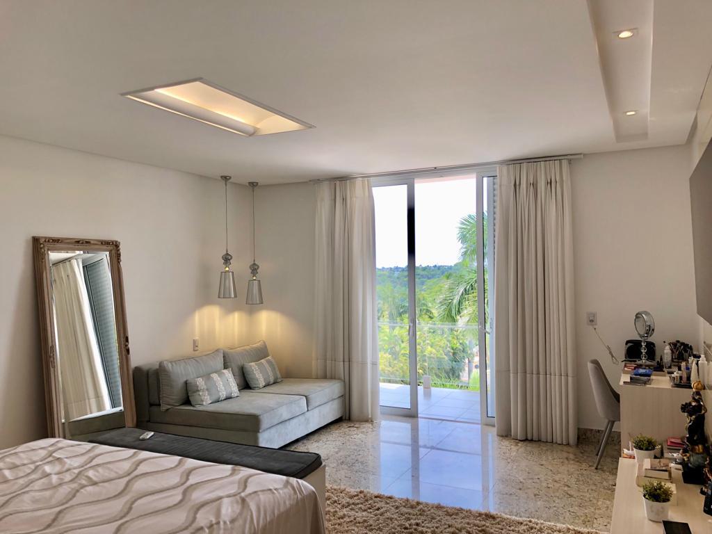 Casa de Alto Luxo no Alphaville Flamboyant - 5 Suítes com Piscina Borda Infinita