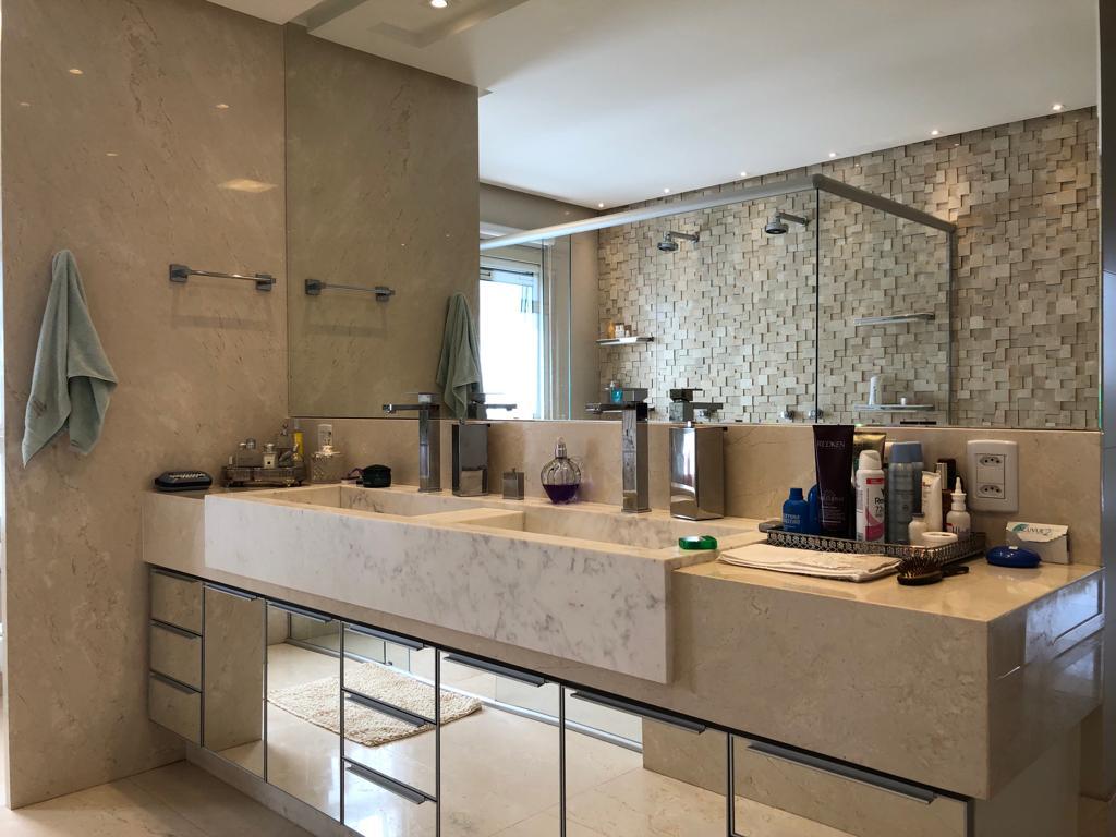 Casa de Alto Luxo no Alphaville Flamboyant - 5 Suítes com Piscina Borda Infinita