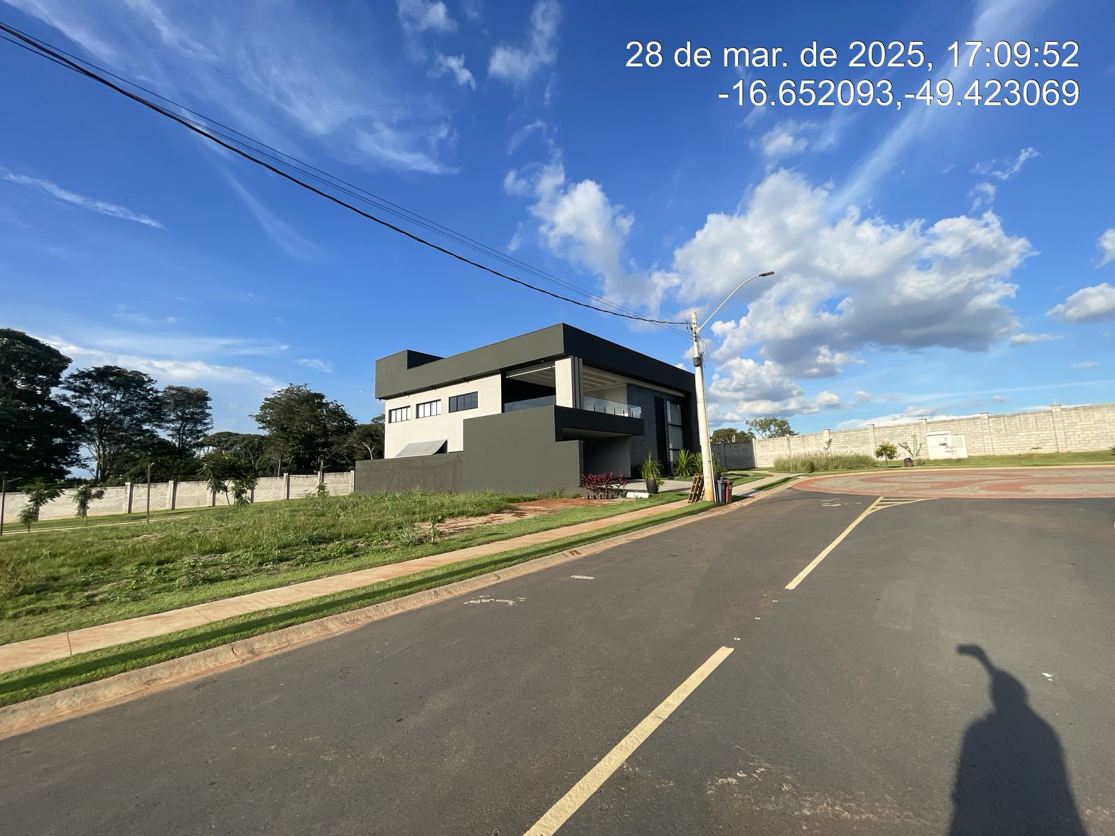 Lote à venda no Condomínio Parqville Quaresmeira de 275 m²