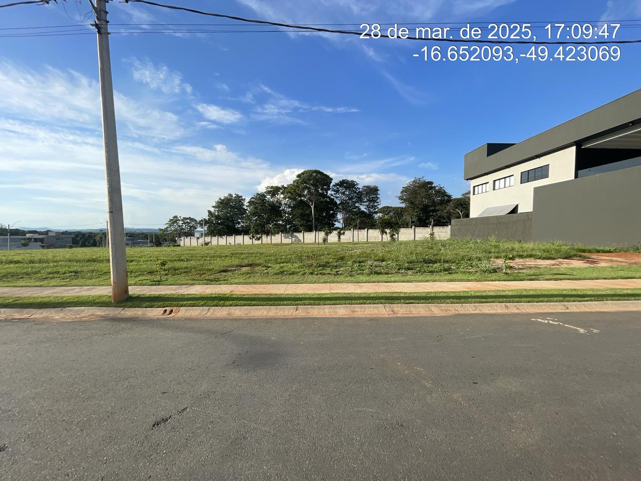 Lote à venda no Condomínio Parqville Quaresmeira de 275 m²