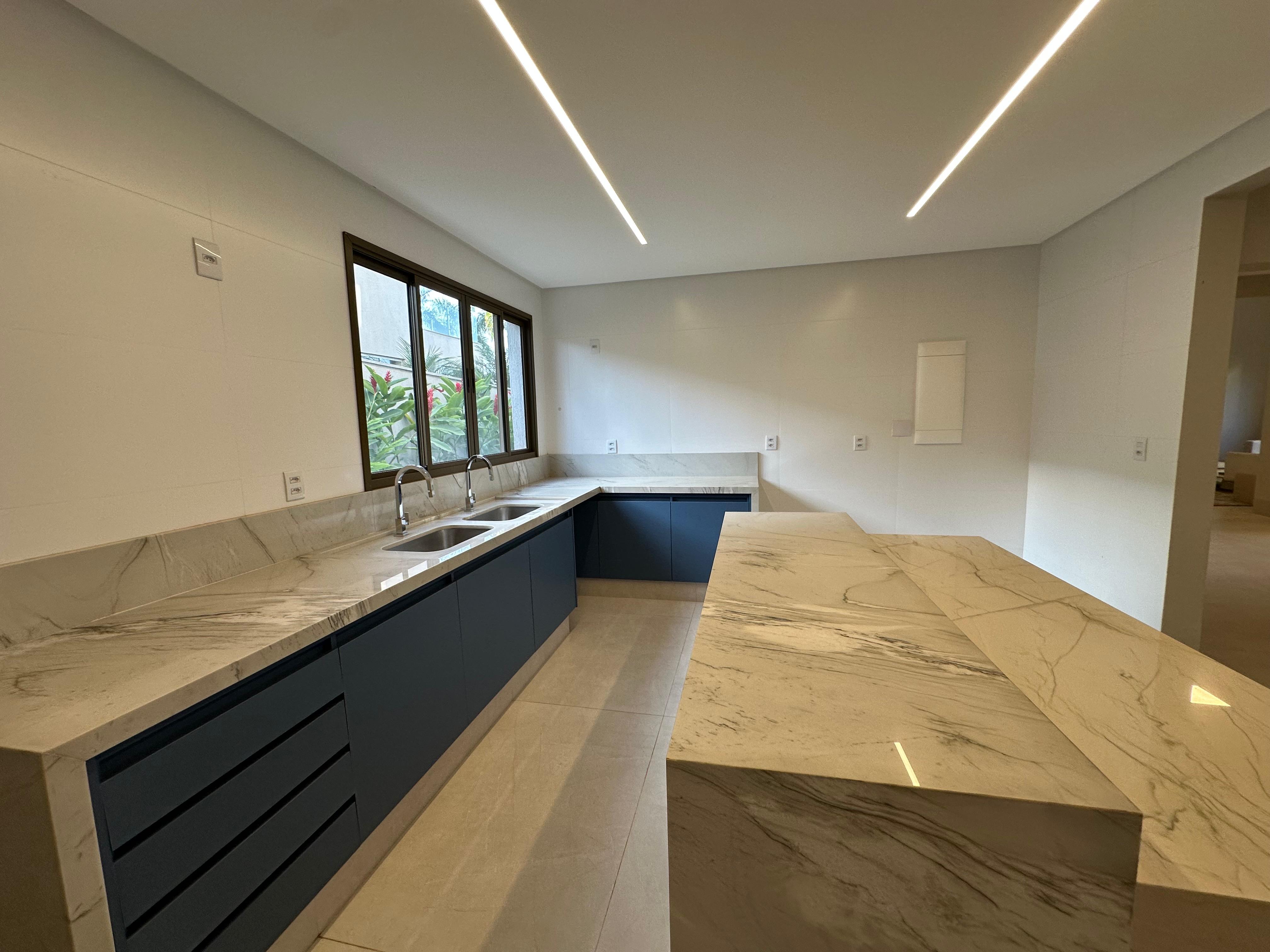 Casa mobiliada á venda no Residencial Alphaville Flamboyant / 5 suítes