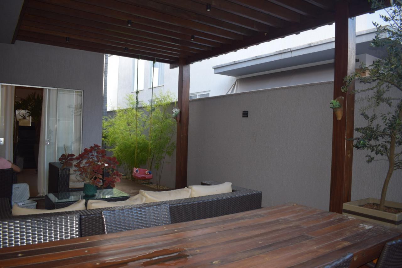 Sobrado à venda no Jardins Lisboa / 3 suítes / 293 m²
