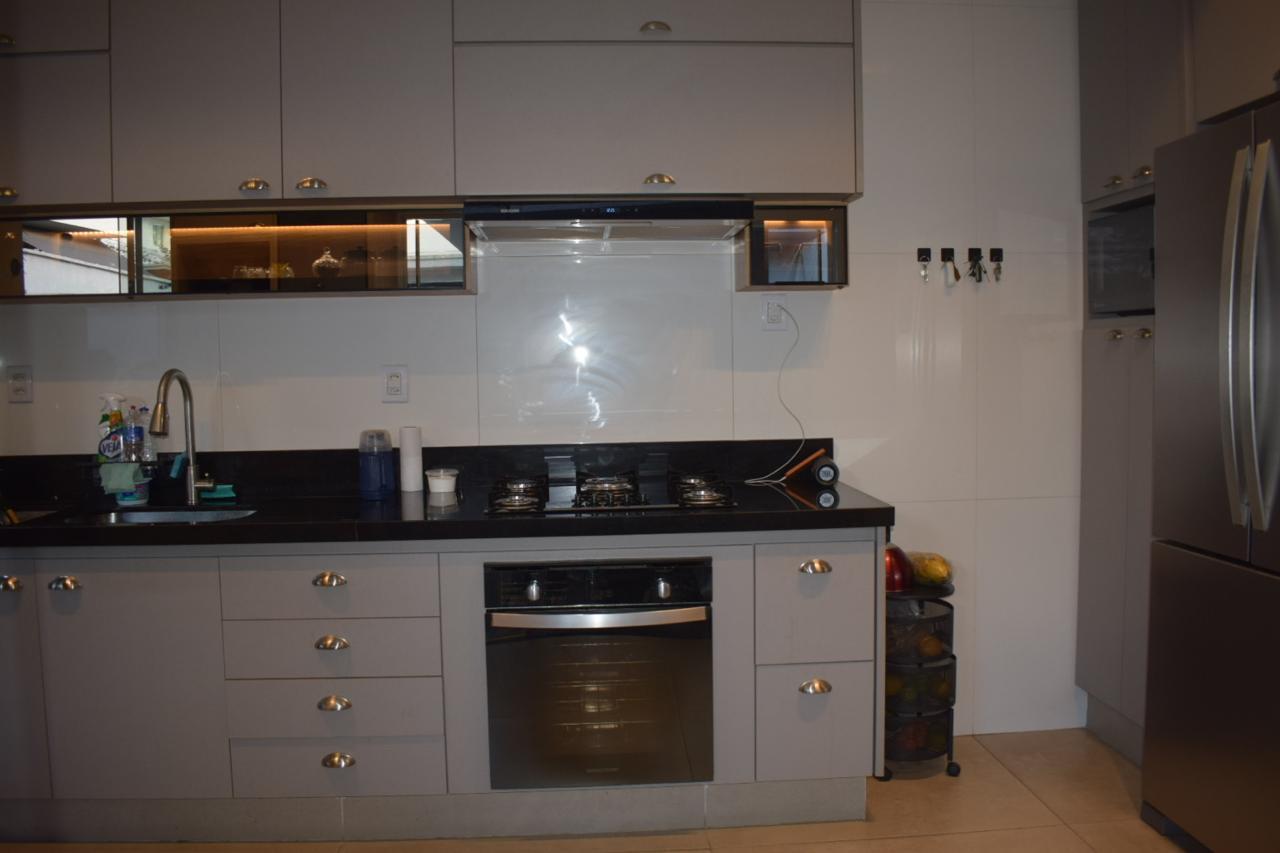 Sobrado à venda no Jardins Lisboa / 3 suítes / 293 m²