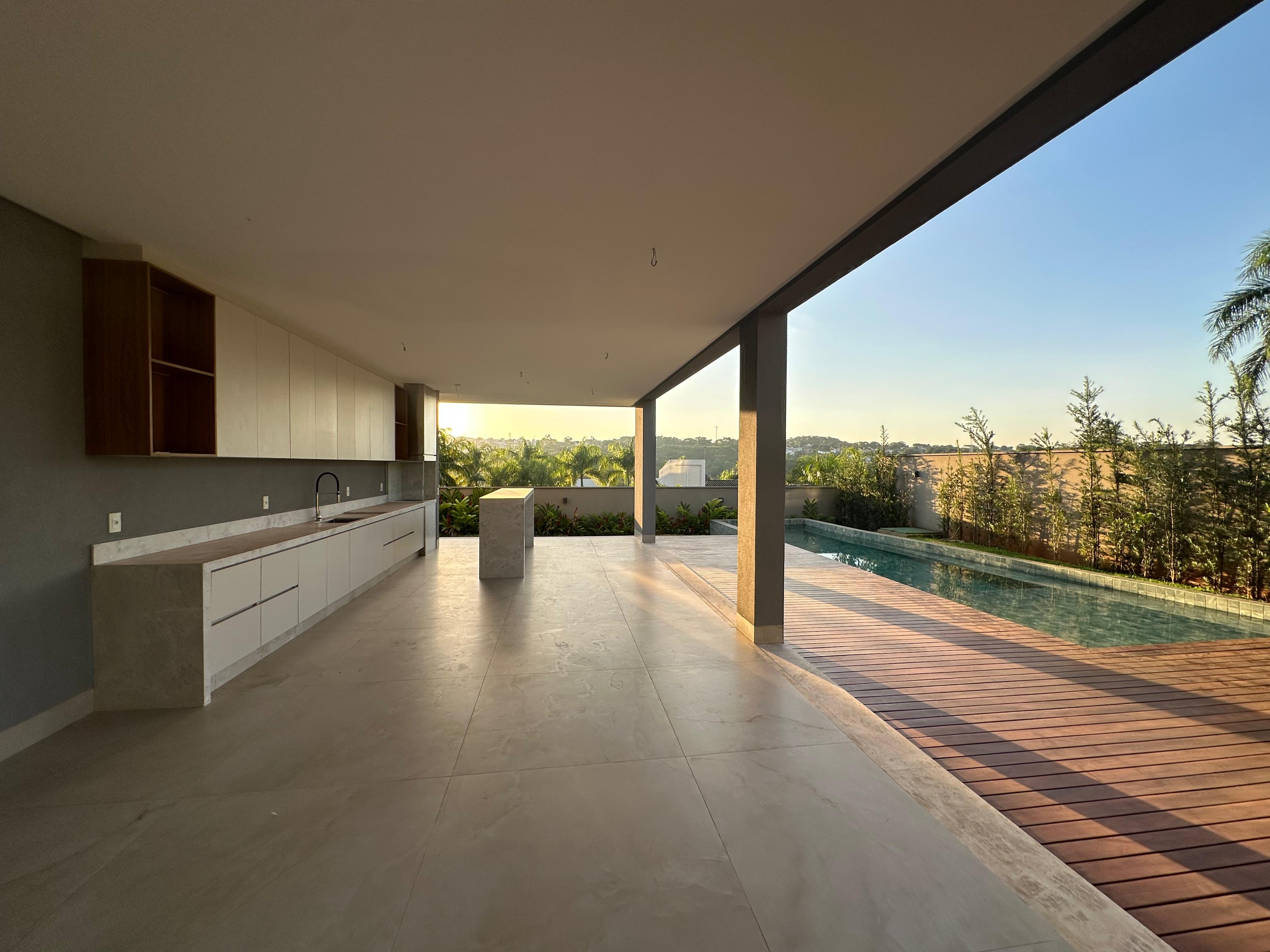 Casa à Venda no Alphaville / 5 suítes / 6 vagas