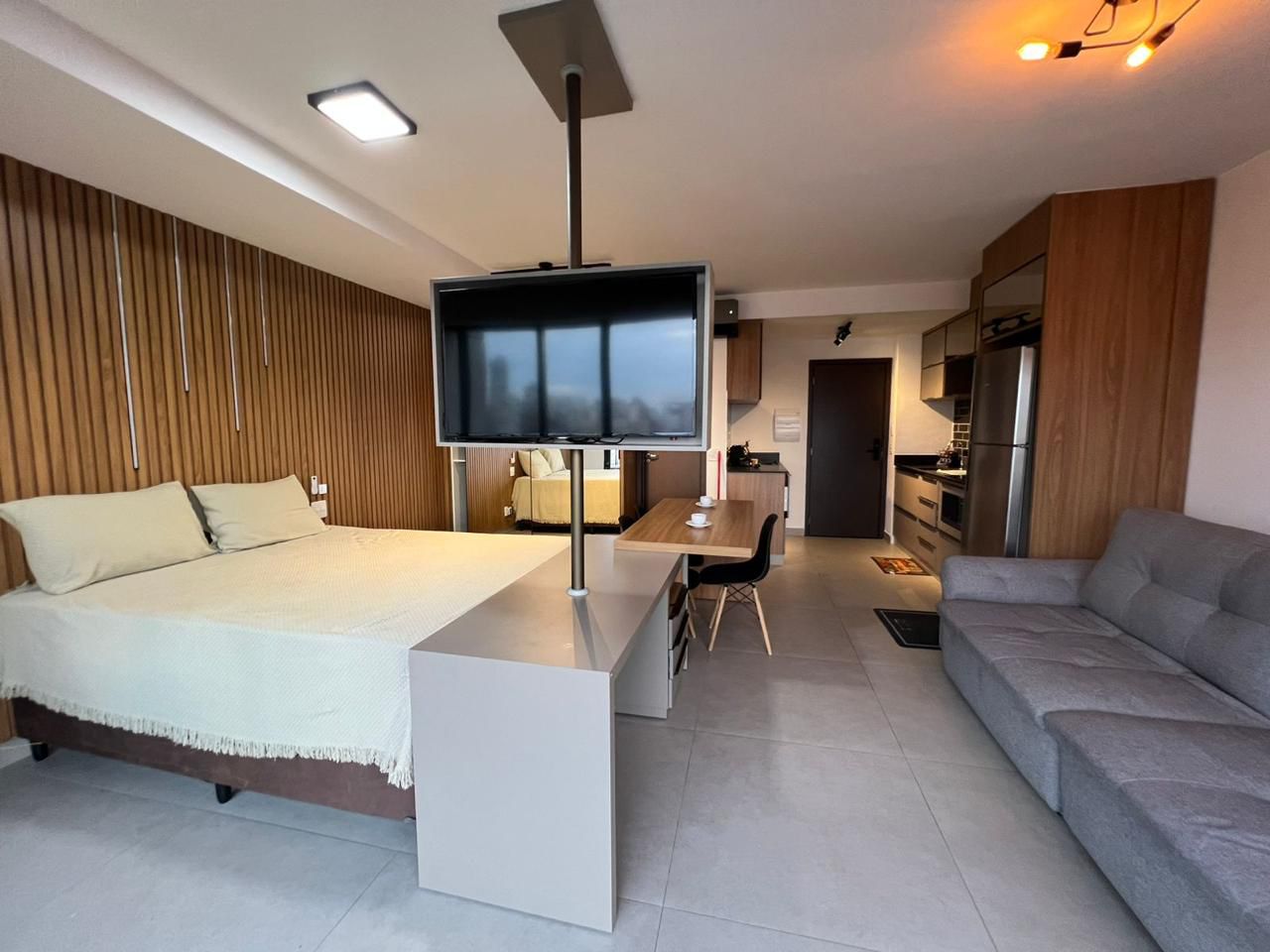 Flat no Setor Bueno, proximo ao Vaca Brava / Goiania shopping / Mobiliado e decorado/ Predio novo