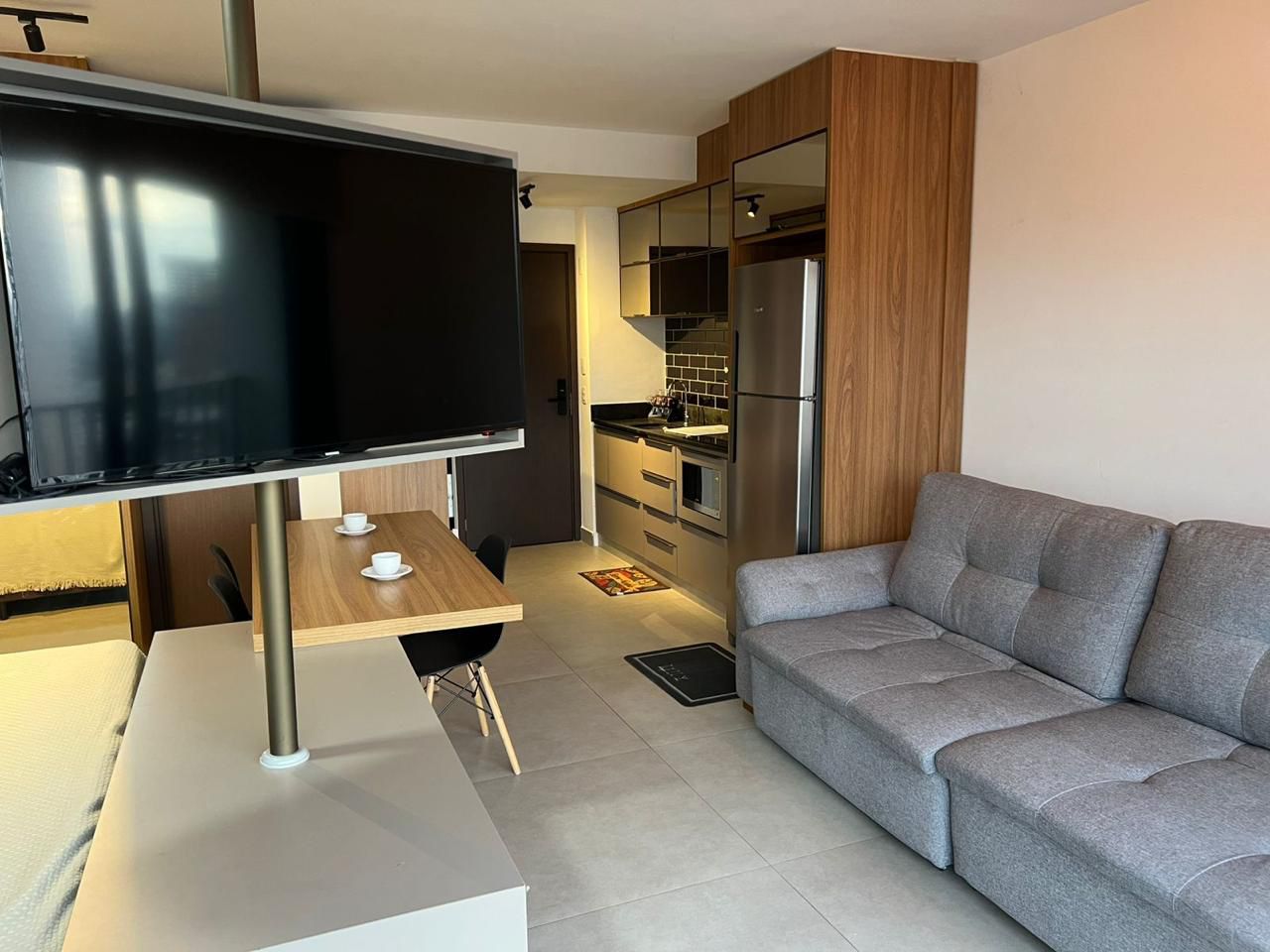 Flat no Setor Bueno, proximo ao Vaca Brava / Goiania shopping / Mobiliado e decorado/ Predio novo