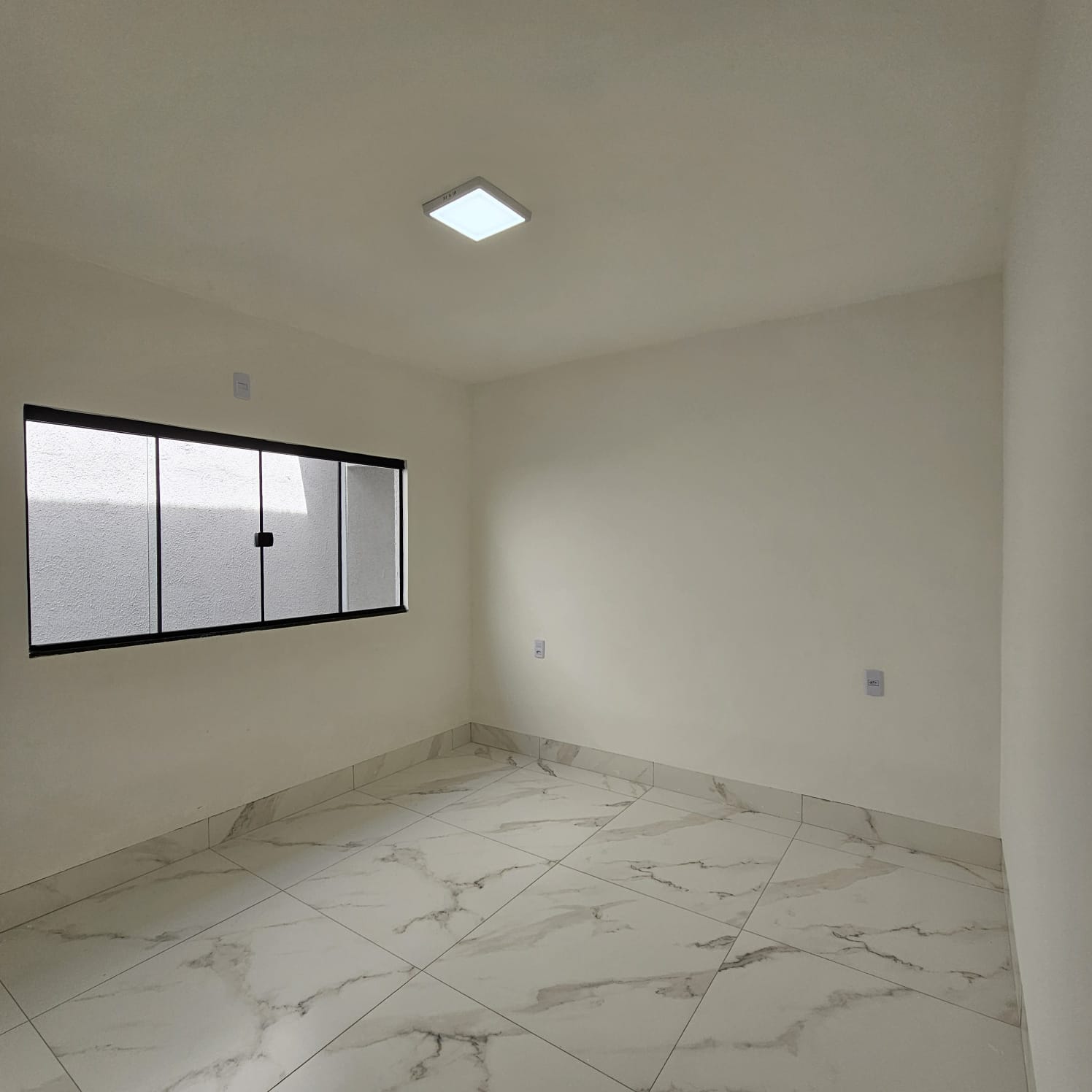 Casa a venda no Jardim Himalaia em Aparecida de Goiânia / 1 suíte / 97m²