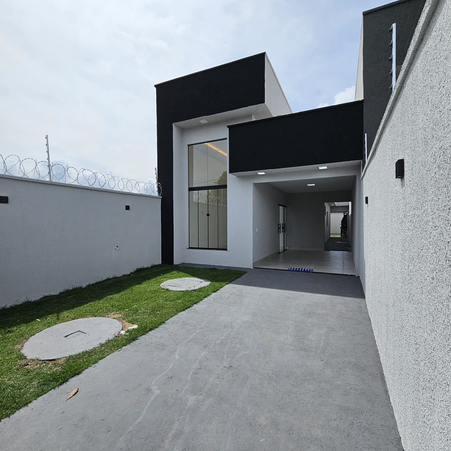 Casa a venda no Jardim Himalaia em Aparecida de Goiânia / 1 suíte / 97m²