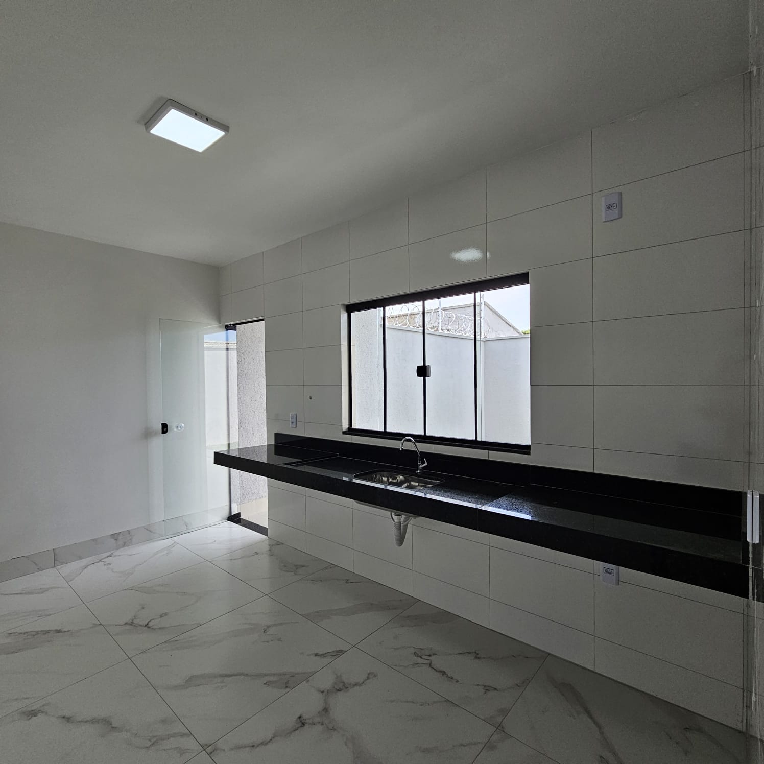 Casa a venda no Jardim Himalaia em Aparecida de Goiânia / 1 suíte / 97m²