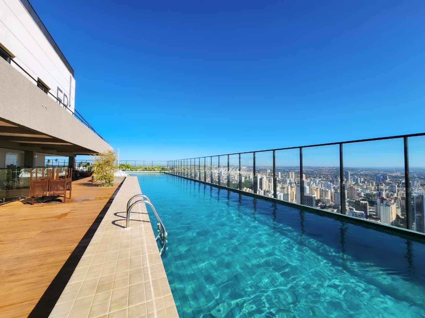 Flat para venda ou aluguel / mobiliado / 1 vaga / predio novo / rooftop no 38º / jacuzzi / piscina