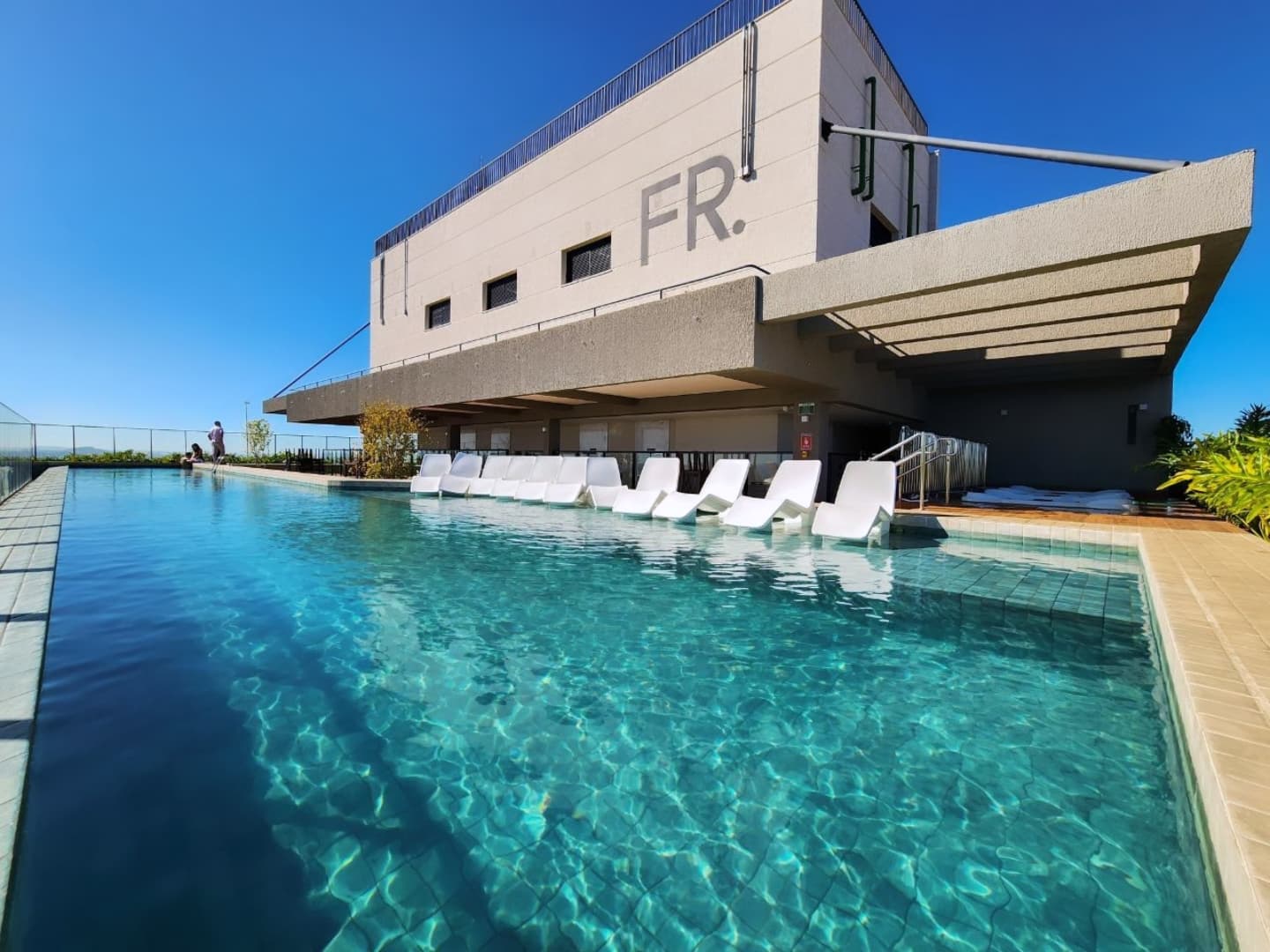 Flat para venda ou aluguel / mobiliado / 1 vaga / predio novo / rooftop no 38º / jacuzzi / piscina