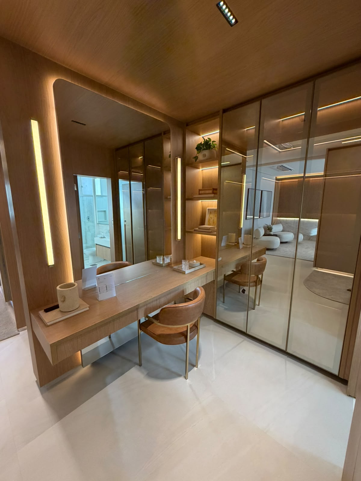 Apartamento à Venda no Kingdom Park Residence / 4 suítes / 4 vagas / Mobiliado / Setor Marista